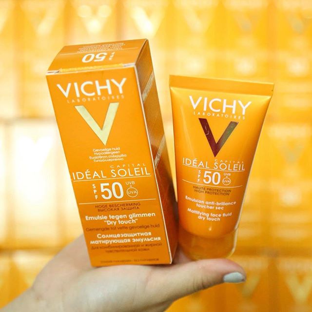 Kem chong nang khong mau SPF50 Vichy Capital Soleil SPF50 Face Dry Touch (1)